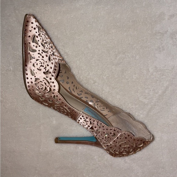 Betsy Johnson heels. Size 7. 4 inch heel. - Picture 1 of 4